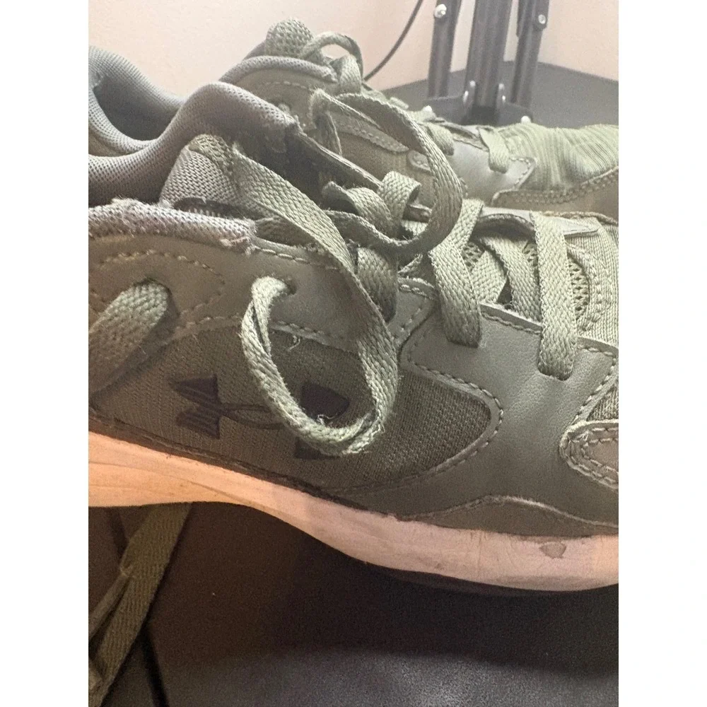 Under Armour Charged Assert 9 Mens Running Shoes Olive Green 3026727-300 Sz 8.5